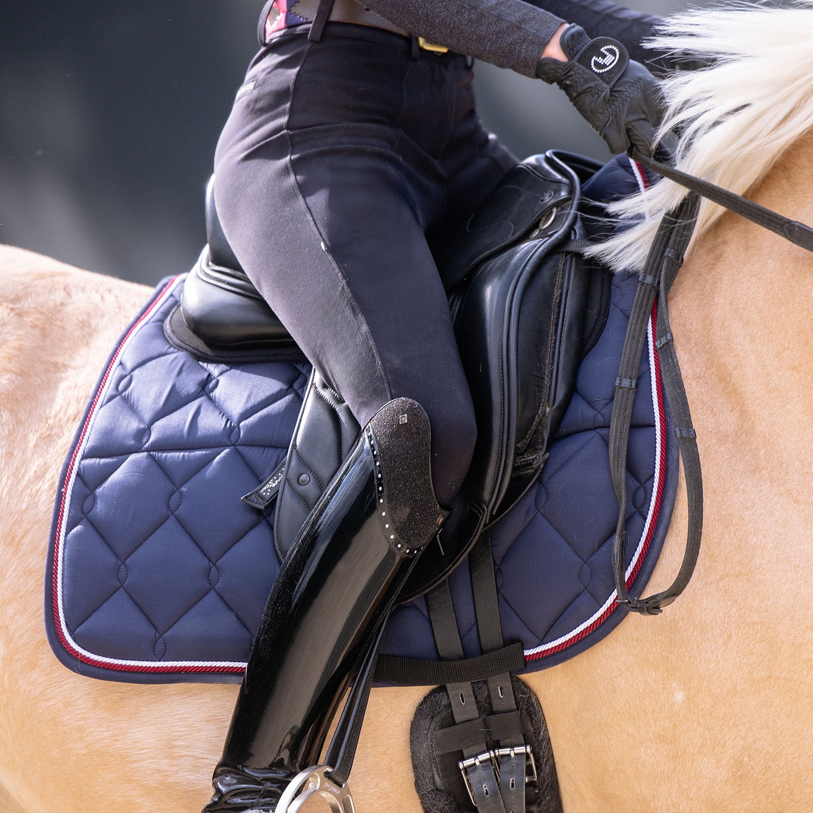 EQUEST Schabracke Macro Avenue Grip Pad mit zwei Kordeln