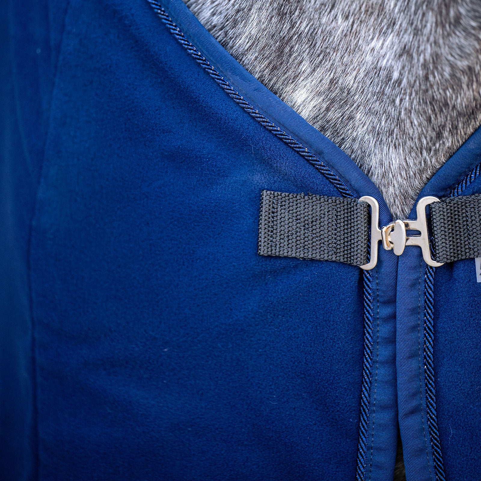 EQUEST ALPHA FLEECE Regular Blanket with Drawstring