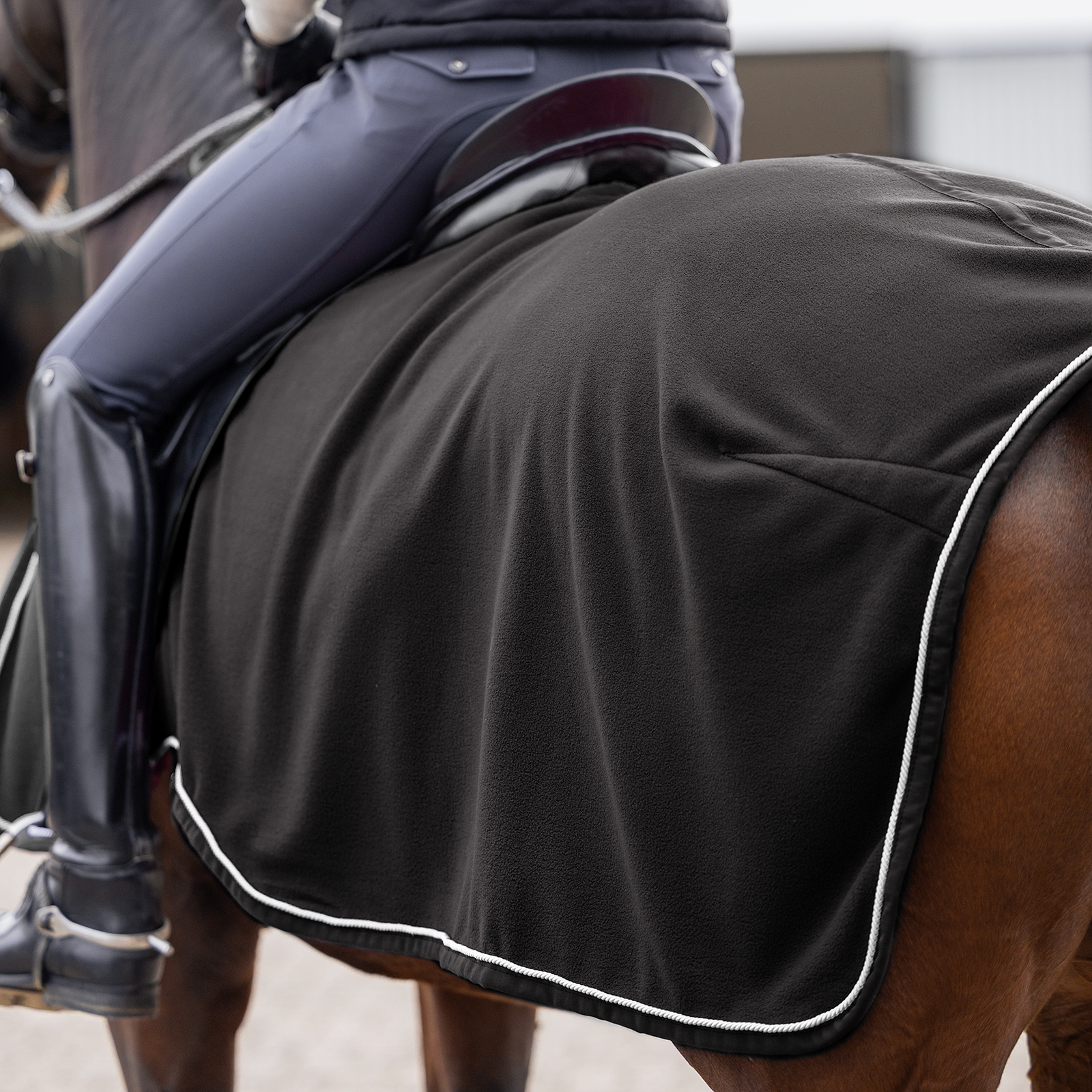 Couverture EQUEST Alpha Fleece Active + Cordon