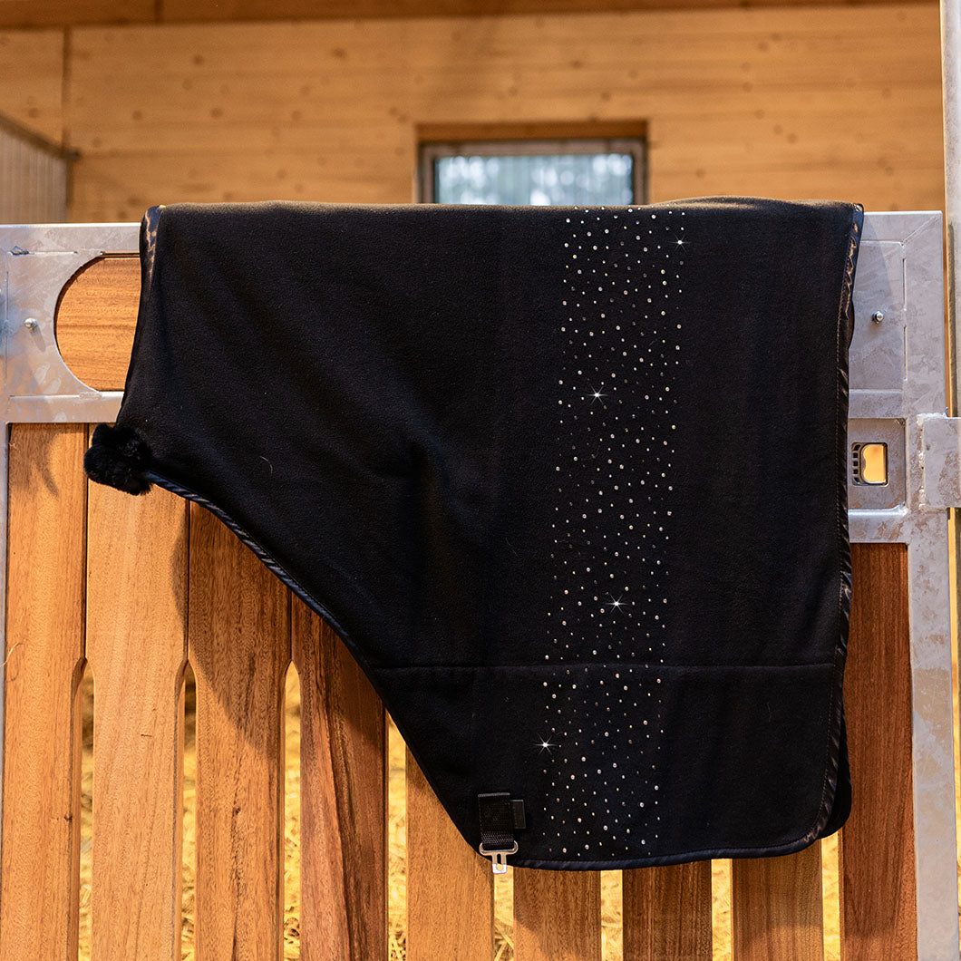 EQUEST Abschwitzdecke Alpha Fleece Regular 2.0 Delight in Black mit Glitzersteinen – Detailansicht