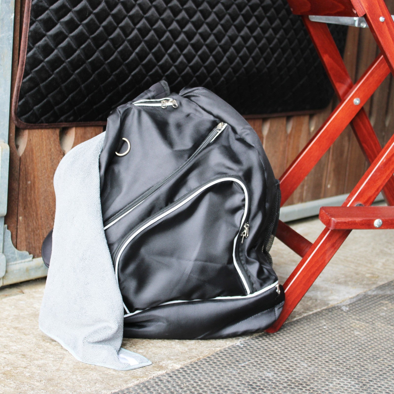 EQUEST Grooming Rucksack | robuster und praktischer Reitsport-Rucksack